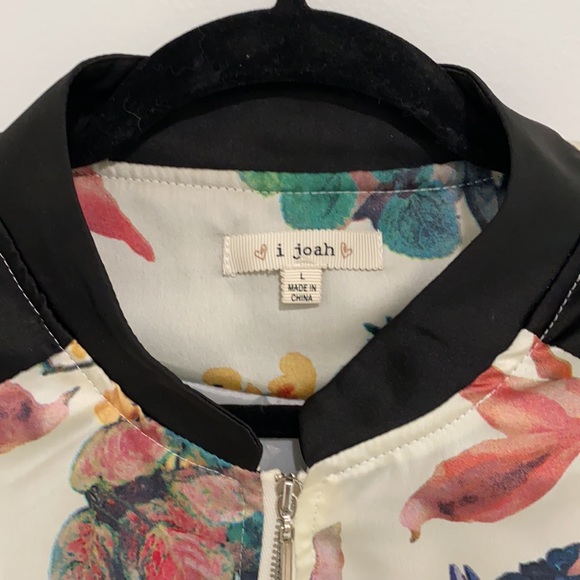 Chic Bomber Jacket - Picture 2 of 4